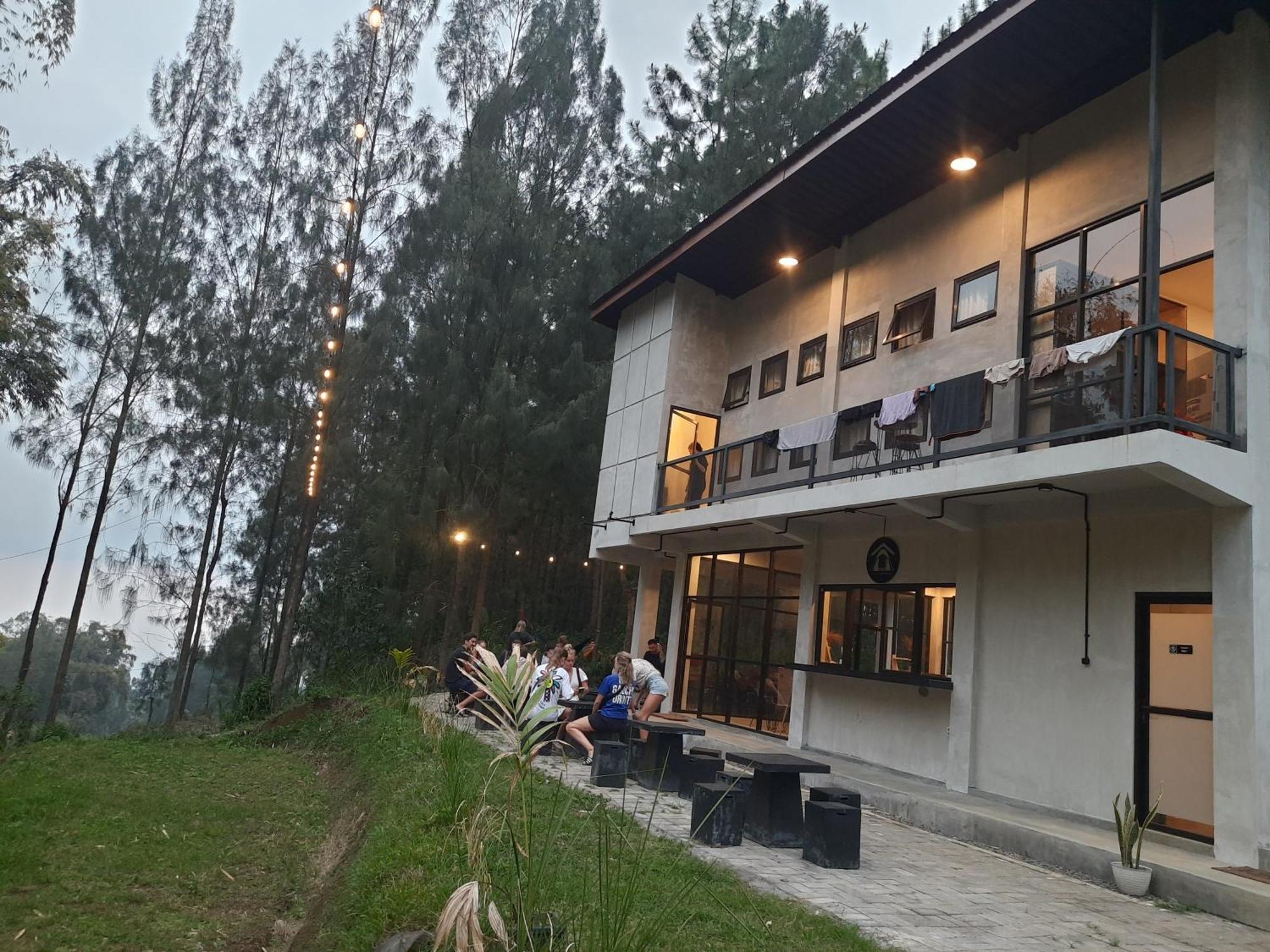 Bromo Dormitory & Cabin Exterior foto